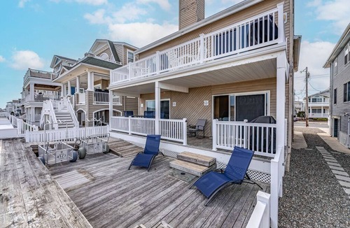 South End Condo | First-Floor Beachfront 4BR, Dog-Friendly-Sleeps 12 w/Deck, Grill & Beach Cart!