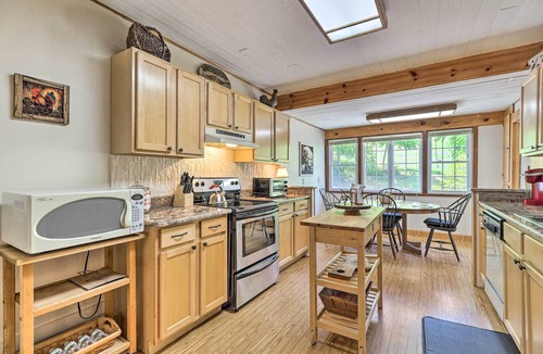 Crumpler House | Fish, Float & Relax Fireside: Home Near New River!