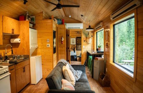 Lakeside House | FISH HAUS Cabin Retreat Sauna, Plunge, Hot Tub