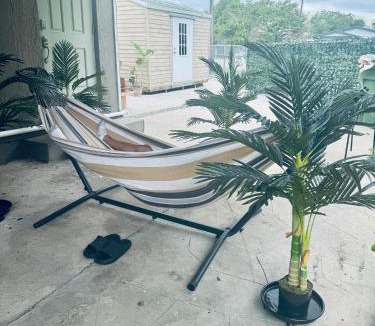 Hialeah House | Flamenco 2 bedroom 1 Bath Cozy Home up to 5