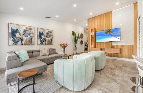 Richmond West House | Flamingo Resort- Htd Pool, 5 Bedrooms, Game Room, Baby Items , BBQ
