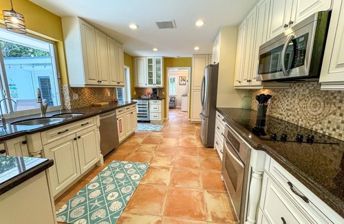 Imperial Point House | Flamingo Spacious 5-bedroom house in brilliant Fort Lauderdale with WiFi, AC