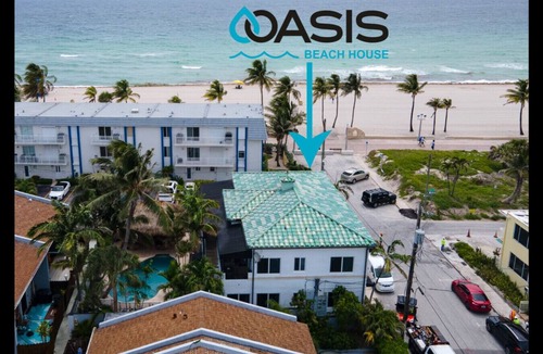 Hollywood South Central Beach Apartment | Flamingo Suite 1/1 Poolside