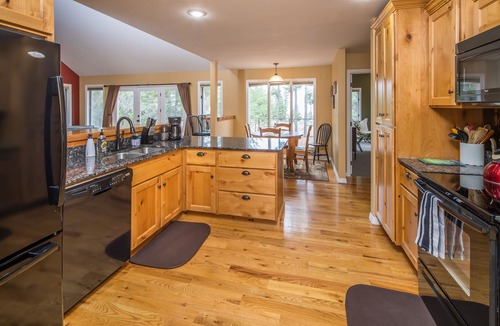 Bigfork House | Flathead Lake views, fireplace, private deck & jetted tub - Whispering Rock