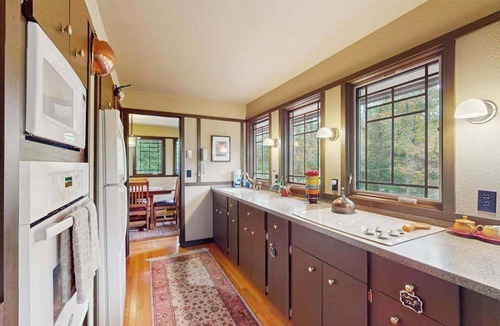 Bittinger House | Fleur de Montagna - Official Fallingwater Lodging Partner