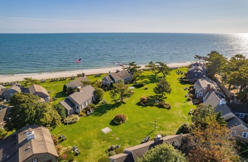 South Yarmouth Cottage | Flip Flops - Where Cape Dreams Meet the Sea
