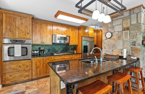 Wildwood Mountain Cabin | Floor-to-Ceiling Windows. Wraparound Deck. Wood-Burning Fireplace | Wildwood Mountain Cottage