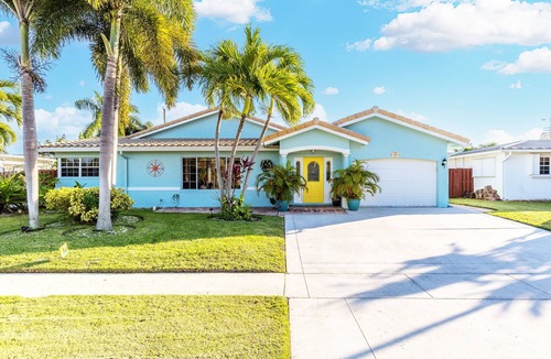 Deerfield Beach House | Florida Beach Retreat: Amazing Pool-Saltwater Heat, 4BR, 2 King Beds, 5 Stars