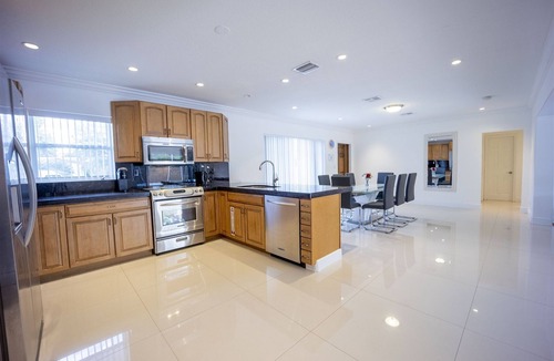 Oakland Park House | Florida Blue Dream, Beautiful location, family friendly and close to everything!