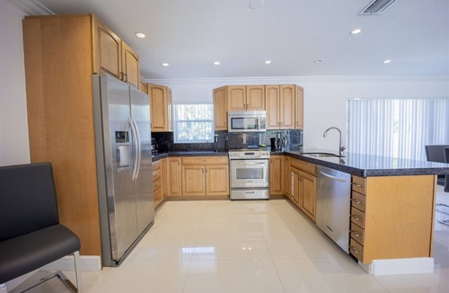 Oakland Park House | Florida Blue Dream, Beautiful location, family friendly and close to everything!