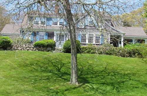 Falmouth House | FLYDO: 5 BD - Central A/C, Pet Friendly in Falmouth Moors, very close to Shining Sea Bike path, association beach and tennis courts