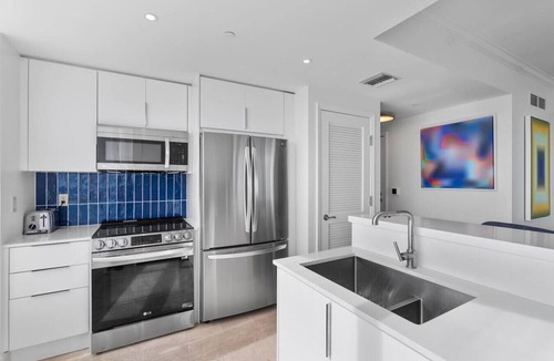 Mid Beach Apartment | Fontainebleau II Tresor Ocean View 2BR Apt