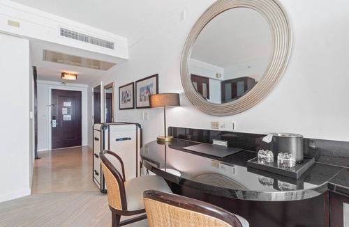 Mid Beach Condo | Fontainebleau Sorrento Jr. King with Sofabed. Free Spa Passes and Valet Parking