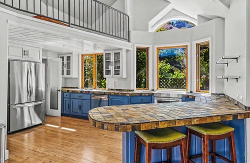 Ojai House | Foothill Mountain Sanctuary: Chef's Kitchen, Hillside Garden 5 Min to Town