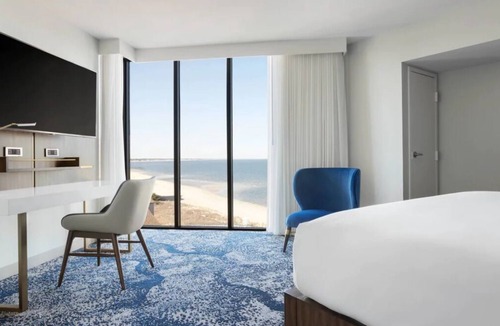 Northeast Virginia Beach Hotel | For the Whole Family! 3 Great Units, Onsite Pool, Near Cape Henry Lighthouse