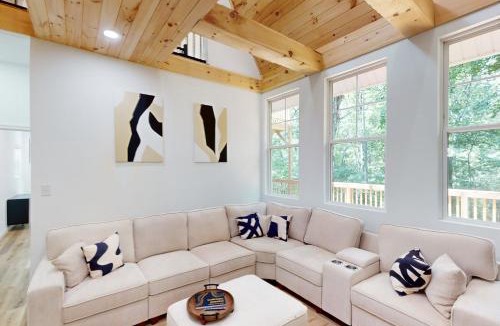 Windsor Hills House | Forest Views & Grill! Lynchburg Treehouse Retreat