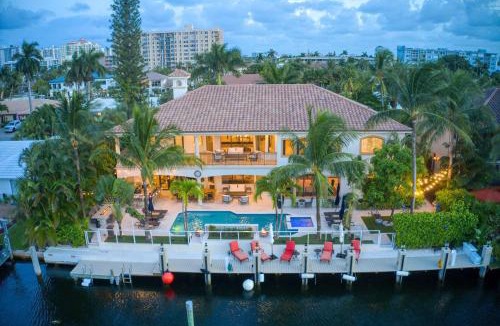 East Fort Lauderdale House | Fort Lauderdale Mansion with Private Pool & Hot Tub - Perfect for Families