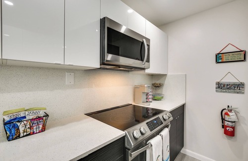 Colee Hammock Apartment | Fort Lauderdale Condo w/Patio, Near Canal!