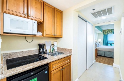 East Fort Lauderdale Resort | Fort Lauderdale Beach Resort 2 Bedroom Suite; RATES ARE NEGOTIABLE!
