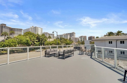 Galt Mile Apartment | Fort Lauderdale King Suite At Botanica