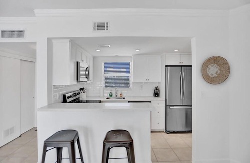 Central Beach Apartment | Fort Lauderdale Yacht & Beach Club 412