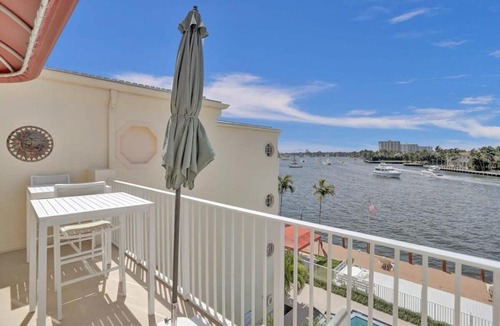 Central Beach Apartment | Fort Lauderdale Yacht & Beach Club 412