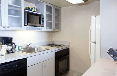 Northeast Virginia Beach Resort | Four Sails Resort Oceanfront condo with 2 Oceanfront Balconies