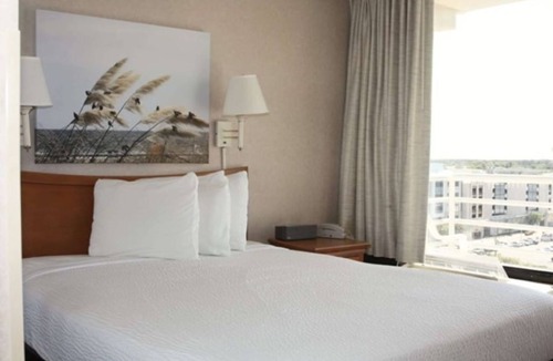 Northeast Virginia Beach Resort | Four Sails Resort Oceanfront condo with Oceanfront & City View Balconies