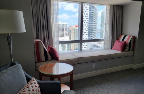 Brickell Hotel | Four Seasons Studio - Privately Owned Unit