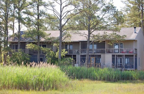 Chincoteague House | Fowling View | Townhouse w/Pier, Crabbing Dock & Sunset Views