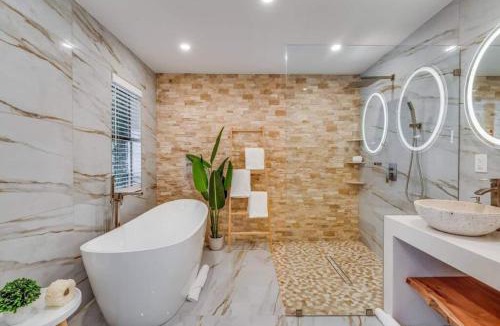 Central Fort Lauderdale Villa | Fox Garden-Heated Pool-Spa- Boho-Downtown & Beach