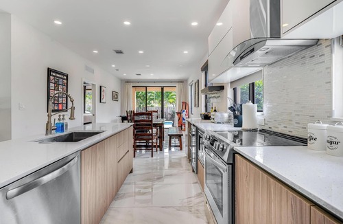 Croissant Park Villa | Fox Grand Residence- 6bd, 2 pools, pool table, ping pong