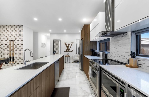 Croissant Park Villa | Fox Grand Residence- 6bd, 2 pools, pool table, ping pong