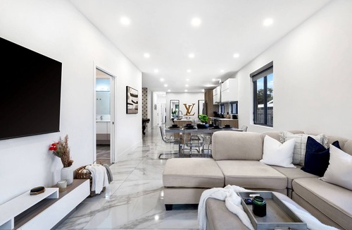 Croissant Park Apartment | Fox Grand Residence- 6bd, 2 Pools & Pool Table