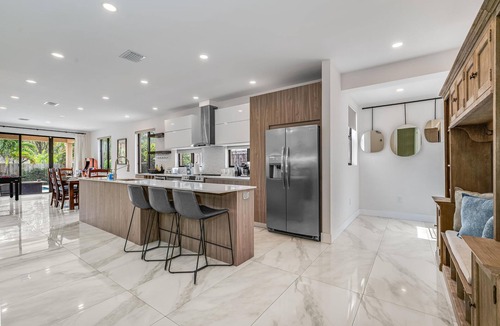 Croissant Park Apartment | Fox Grand Residence- 6bd, 2 Pools & Pool Table