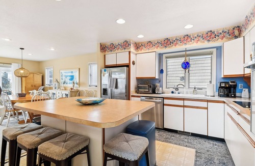Bethany Beach House | FREE ACTIVITIES INCLUDED! Great vacation home is just perfect for family get-togethers! Spacious floor plan offers 8 bedrooms with 6 full baths