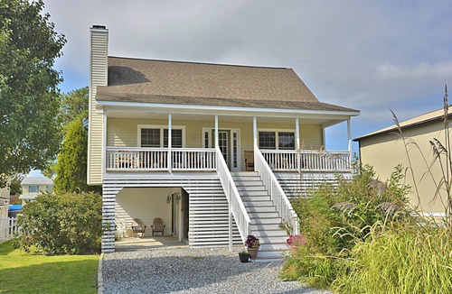 South Bethany Harbor House | FREE ACTIVITIES! Located on the west side only a short walk from South Bethany beach this 5 bedroom, 3 bath family friendly home is just a delight!