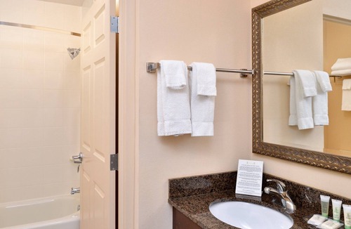 Chesapeake Condo | Free Breakfast. Indoor Pool & Hot Tub. Close to the Virginia Beach business district!