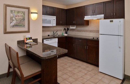 Chesapeake Condo | Free Breakfast. Indoor Pool & Hot Tub. Near the Virginia Beach business district!