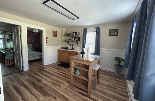 Norwich Apartment | Free coffee and tea +Close to casinos+bus stop+downtown+marina