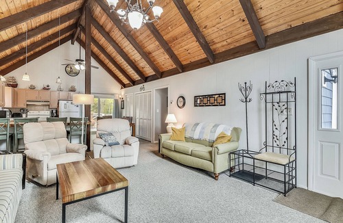 Bethany Beach Cottage | Free Golf at Bear Trap Dunes and MORE! Family friendly comfy & cozy Bethany Beach vacation home with all the cottage charm imaginable!