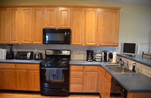 Ocean View House | FREE LOCAL ACTIVITIES INCLUDED! Spacious & comfortable 3 bedroom plus loft, 2.5 bath lake front carriage house offers 2600 square feet of cozy elegance!