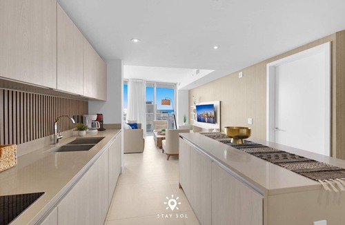 Hollywood South Central Beach Apartment | Free Parking Seabreeze 1BR Ocean View Balcony