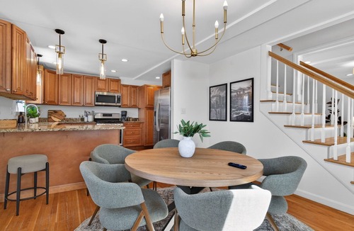 North Cambridge House | Free Parking Sleeps 10 3BD 3BA Amenities Holiday Home