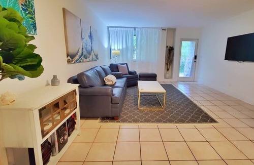 Royal Poinciana House | Free Shuttle/Patio Managed by BNR Vacation Rentals