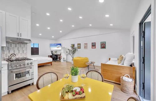 Flagler Village Villa | Freedom House Urban Oasis Eclectic Retreat Fort Lauderdale FL SLEEPS 25!