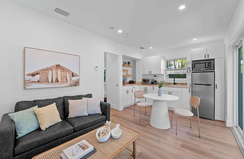 Victoria Park Apartment | Fresh & Modern 1BR—Victoria Park, Beach Nearby