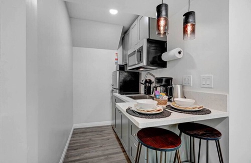 Alhambra Condo | Freshly Updated Studio in Alhambra + EV Charger