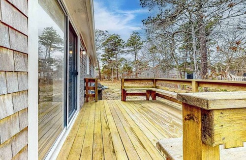 South Chatham House | Friendly retreat with a deck, AC, and board games - stellar central location