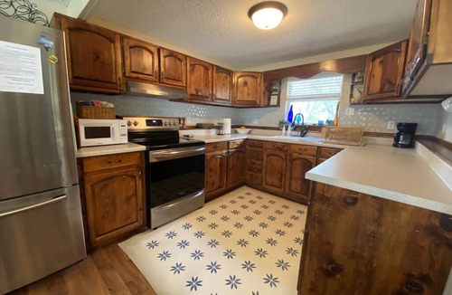 Leakey House | Frio Riverfront House+Bunkhouse, Volleyball Pool, Pavillion!